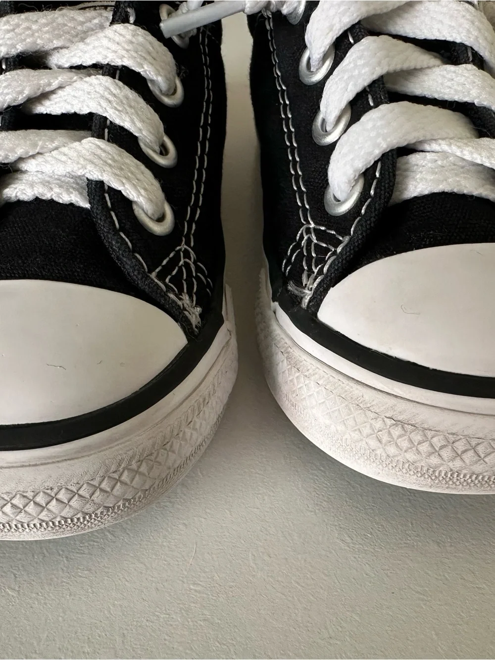 Converse Kids Black Low Top Sneakers Size 6
